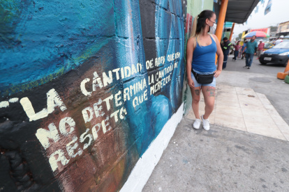 EL ARTE URBANO PINTA LAS PAREDES DEL BARRIO DE LA 18 CON MURALES EN FAVOR DEL RESPETO A LA MUJER Y A LAS TRABAJADORAS SEXUALES O PROSTITUTAS DEL LUGAR |