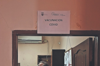 Prevención. En diciembre, Salud vacunó contra la COVID-19 e influenza.