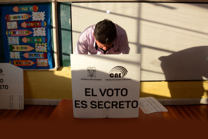 Sufragio. El voto de los empadronados en el país es obligatorio. Quienes residen en el exterior es voluntario.