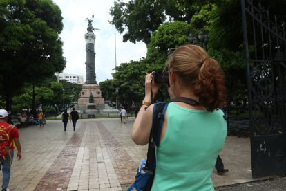 Turismo. Patricia, de nacionalidad alemana, es de las pocas turistas extranjeras que visita el parque.