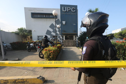 Atentado con explosivo se registró en UPC de Flor de Bastión.