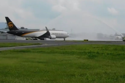 Terminal.- El arco de agua de despedida por el último viaje a Guayaquil de la aerolínea UPS.