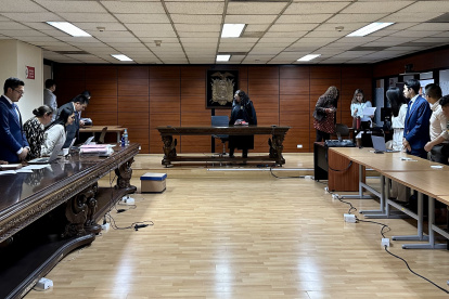 Diligencia. En el mezanine de la Corte se realizó la audiencia preparatoria de juicio en el caso.