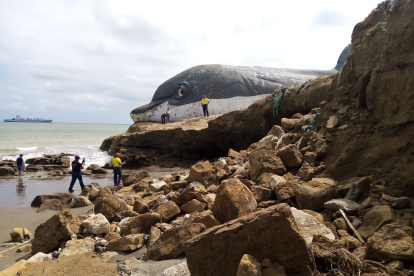 Las rocas. En Playa Delfín, que antes tenía espacio para caminar, ahora no hay más que rocas. Hay familias que ya no visitan el lugar.