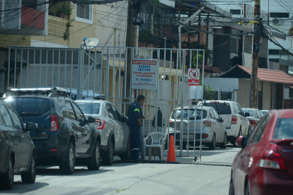 En algunas calles de la Nueva Kennedy se han colocado rejas: La idea de los residentes es hacer lo mismo en todos los accesos de la zona.