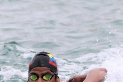 El nadador tiene 22 años, nació en Machala y aunque comenzó en piscina, encontró en las aguas abiertas la chance de destacar. Fue a los Olímpicos de Tokio donde terminó en el puesto 15 entre 26 clasificados.