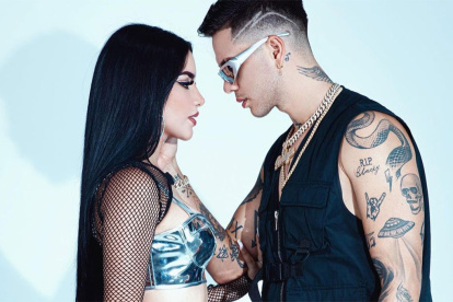 Kimberly Loaiza y Juan de Dios Pantoja para su vídeo promocional del "Bye bye tour".