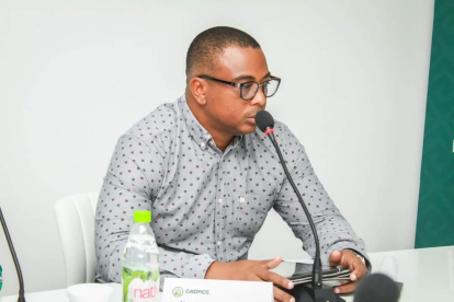 El Concejal se movilizaba en un vehículo blanco cuando fue atacado a bala, en pleno centro de Esmeraldas.