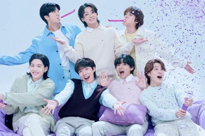 La banda surcoreana BTS para el videoclip de "Take Two", canción la cual fue estrenada sorpresivamente por los 10 años de la "´boyband".