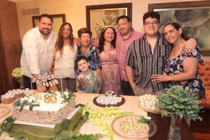 José María y Diana Baquerizo Guzmán, la cumpleañera, Leticia Baquerizo de Chancay, Cristhian Chancay, Santiago Guerra Baquerizo, Dennis y Santino Baquerizo.