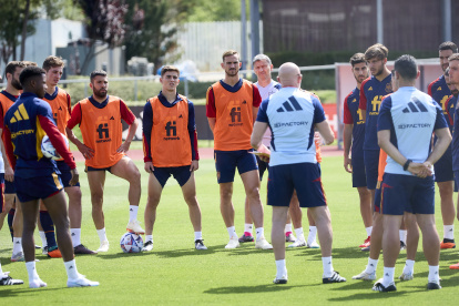 LAS ROZAS (MADRID), 12/06/2023.- Los jugadores de la selección española de fútbol durante el entrenamiento preparatorio para la fase final de la Liga de Naciones, este lunes en la Ciudad del Fútbol de Las Rozas. EFE/RFEF SOLO USO EDITORIAL, SOLO DISPONIBLE PARA ILUSTRAR LA NOTICIA QUE ACOMPAÑA (CRÉDITO OBLIGATORIO)