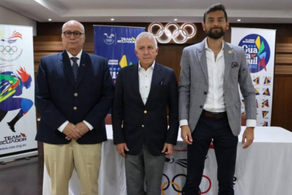Foto de 2021, cuando todos los organismos eran amigos y se aprobó la candidatura de Guayaquil como sede 2025. Jorge Delgado, presidente del COE (i), Baltazar Medina, titular de Odebo y Sebastián Palacios, ministro de Deportes.