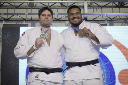 Freddy Figueroa (d) fue el mejor en la categoría +100 kg.