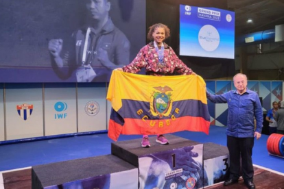 Angie Palacios rompió récord mundial en arranque y ganó medalla de oro, en el Gran Prix de halterofilia que se disputa en Cuba.