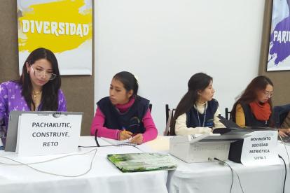 El personal técnico del CNE continuó este 15 de junio de 2023 revisando la documentación de las inscripciones de candidaturas y alianzas electorales.