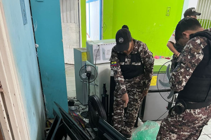 La fuerza pública encontró 18 televisores LED en las celdas de los prisioneros.