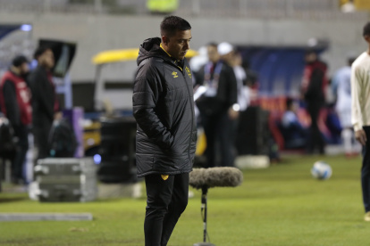 El entrenador venezolano César Farías estuvo cerca de 14 meses al frente de Aucas.