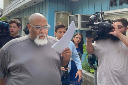Cedric Lodge, de 55 años, tras ser acusado de robar restos de cuerpos humanos para su venta.