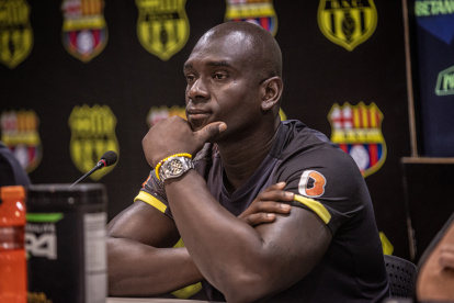 El DT ecuatoriano asumió las riendas del elenco amarillo.