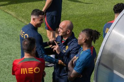 Martínez y Ronaldo en una práctica con la selección portuguesa.