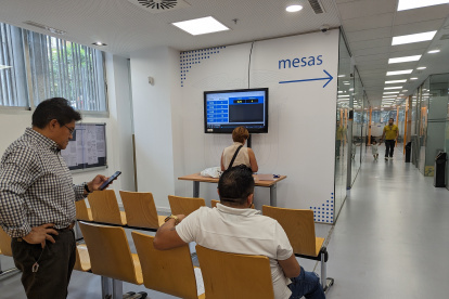 Testimonio. Los compatriotas señalan un deterioro en los servicios de las embajadas y consulados de Ecuador.