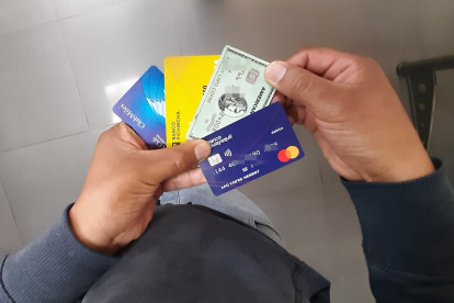 Los consumos con tarjetas en el exterior entre 2020 y 2021 están en la mira.