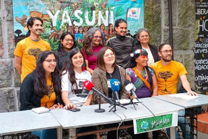 El colectivo Yasunidos impulsa la consulta que busca dejar en tierra el petróleo en el campo ITT.