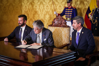 El presidente de la República, Guillermo Lasso, suscribió el decreto ley tributario tras la muerte cruzada.