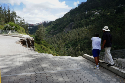 Situación. La magnitud del peligro que generó el desprendimiento de la mesa inquietó a los habitantes de Quito.