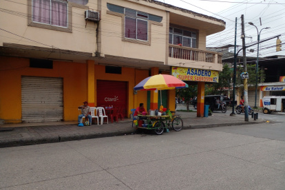 El centro del cantón Daule registró poco movimiento debido al cierre de los locales comerciales.