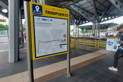 Escenario. En la terminal del sistema que se encuentra en la avenida 25 de Julio, en el sur de la ciudad, se observan carteles que dan más información sobre las rutas alimentadoras. Aún no regresan desde la época de pandemia.