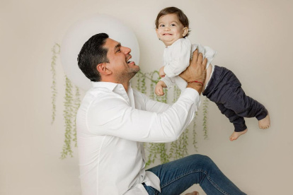 Emilio con su hijo, Lorenzo.