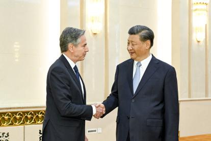 El presidente chino, Xi Jinping, y el secretario de Estado de EE.UU., Antony Blinken.