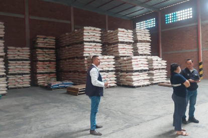 Operativo.- El control de la Gobernación del Guayas en las piladoras por el incremento en el precio del arroz.