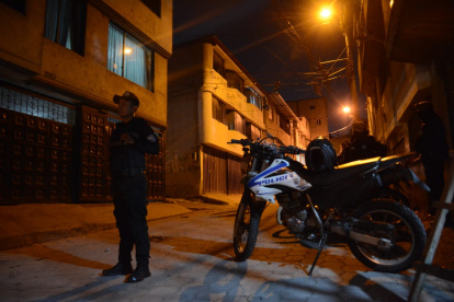 Por ahora, la vigilancia se da también con dos patrulleros en la calle Francisco de la Torre.