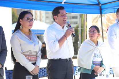 Xavier Hervas y Luz Vega inscribieron su binomio el 12 de junio de 2023 en el Consejo Nacional Electoral.