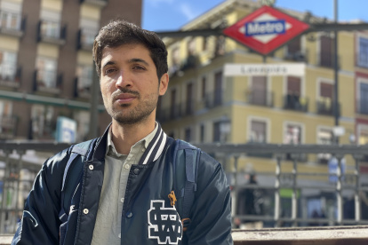 Arif, refugiado afgano en España, cuenta los días previos a salir de Kabul tras la toma del poder de los talibanes y la salida del ejército estadounidense en 2021.