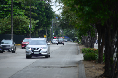 A los carros parqueados en los exteriores del parque lineal de la Kennedy los delincuentes se les sustraen los retrovisores, espejos, entre otros elementos.
