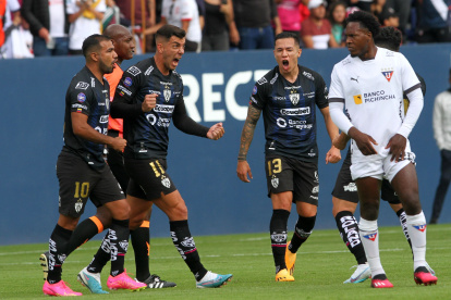 Los rayados ganaron la primera etapa de la LigaPro. Los albos, pese a la gran inversión, no fueron protagonistas.