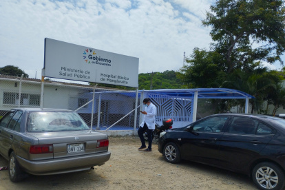En el hospital de Manglaralto no hay ambulancia y frente a ello las quejas aumentan.