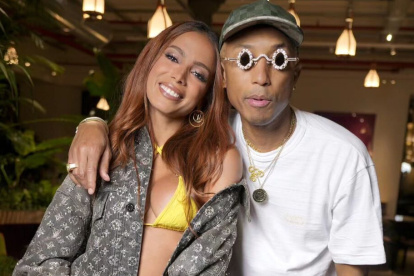 Luego del desfile, hubo una fiesta privada en la que se encontraron todas las estrellas y Anitta posó junto a Pharrel