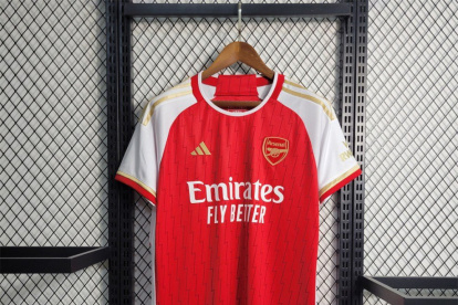 La camiseta ya ha sido vendida a varios fanáticos de los ´gunners´ con el error.