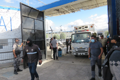 Operativo policial al interior de la Cárcel de Riobamba.