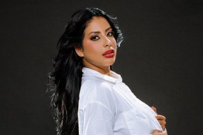 Se dio a conocer por su relación con el youtuber Felipe Crespo