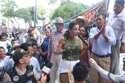 La prefecta Marcela Aguiñaga receptó el pedido de los agricultores.