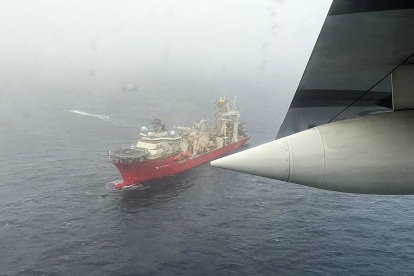 Foto difundida por la Guardia Costera de EE. UU. que muestra el sitio durante la búsqueda en curso del sumergible Titán, en Boston, Massachusetts , EE. UU., el 21 de junio de 2023.