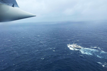 Fotografía cedida por la Guardia Costera de EE.UU. que muestra el sitio durante la búsqueda en curso del sumergible Titán, el 21 de junio de 2023.