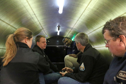 Fotografía facilitada por Ocean Gate que muestra el interior de un submarino turístico con capacidad para cinco personas operado por la citada compañía.