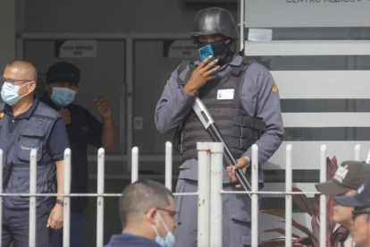 Los clientes fueron evacuados del establecimiento, en el que ahora hay presencia policial.