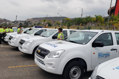 LAS CAMIONETAS PARA LA POLICÍA NACIONAL Y POLICÍA METROPOLITANA FUERON ENTREGADOS EN LA EXPLANADA DEL ESTADIO MONUMENTAL |